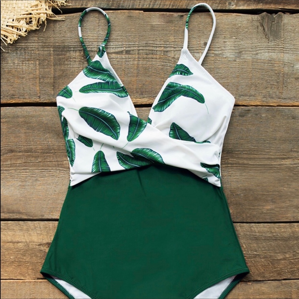 NEW Green Banana Leaf Twist-Front One-Piece Swimsuit Size XL - Picture 2 of 13